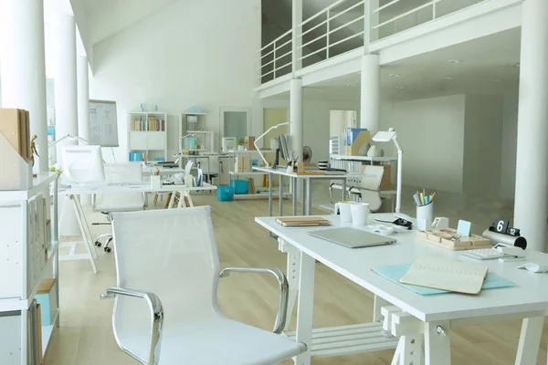Boş beyaz loft office