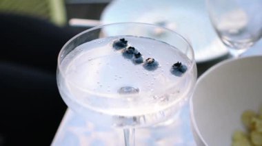 Yabanmersinli şampanya bardağı