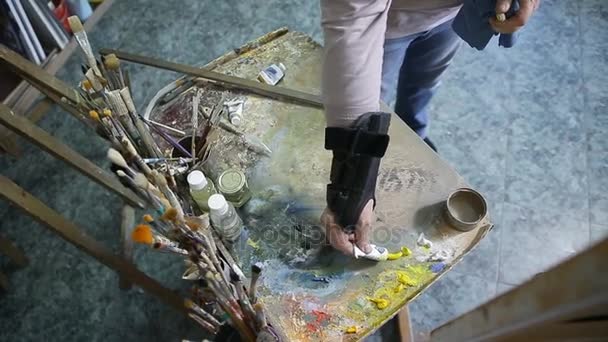 Artista pintura de mistura — Vídeo de Stock