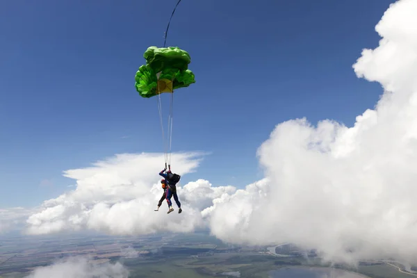 Parachutespringen foto. tandem. — Stockfoto