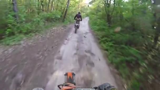 Motorcyclists Ride Gravel Road Mountains Moto Biker Driving Motorcycle Rocky — Stock Video