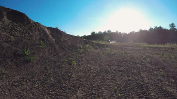 Motorcyclists Ride Gravel Road Mountains Moto Biker Driving Motorcycle Rocky — Stock Video