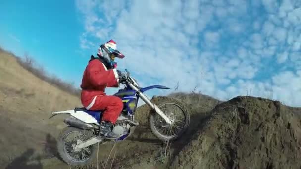 Moto Hors Route Grimpe Pente Raide Les Motocyclistes Roulent Sur — Video