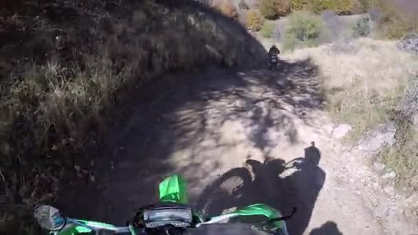 Motorcyclists Ride Gravel Road Mountains Moto Biker Driving Motorcycle Rocky — Stock Video