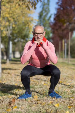 Komuta sizde parkta koşu sonra germe