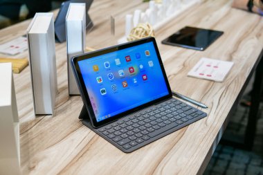 Huawei Mediapad M6 Tayland 'da açıklandı.