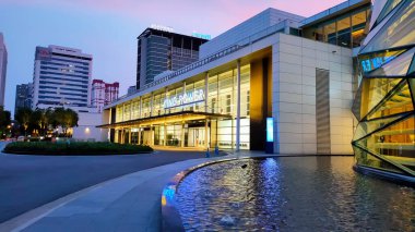 BANGKOK, THAILAND - 23 Mayıs 2020: King Power Rangnam, Tayland 'ın en büyük gümrüksüz alışveriş merkezi. Başkan ve CEO Vichai Srivaddhanaprabha 'ydı.