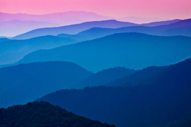 Blue ridge parkway gökyüzü günbatımı ve pembe