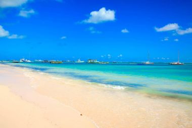 Güneşli bir gün plajda Punta Cana