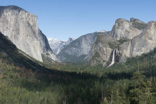 Blick auf das Yosemite-Tal — Stockfoto