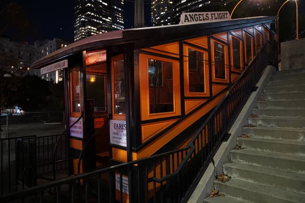 Geceleri Melekler Uçan Tren Arabası