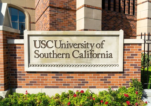 Университет Южной Калифорнии Вывеска Кирпичной Стене — стоковое фото