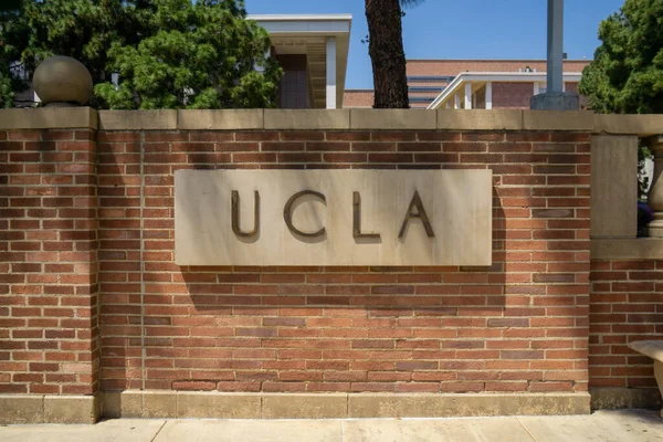 美国加州大学洛杉矶分校墙上的标志 — 图库照片