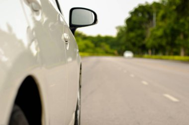 Araba yan görünüm yolu yolda