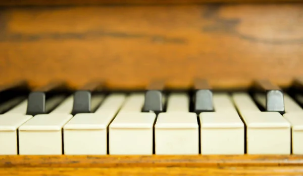 Detailní záběr na klávesy klavíru s Selektivní ostření — Stock fotografie