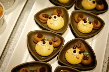 çanak dekorasyon, beş yıldızlı bir otelin, tatlı dekorasyon konsepti ayarla yemek yemek Gıda