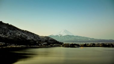 Mt. Fuji Kawaguchiko göl kar manzara, Mt. Fuji sonbahar içinde ünlü Japonya, turist insanlar çağrı Mt. Fuji Fuji, Fujisan,: Fujiyama, Fuji-san, Japonya olarak dağıdır