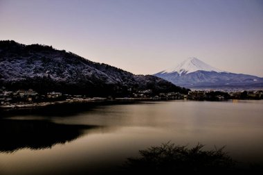 Mt. Fuji Kawaguchiko göl kar manzara, Mt. Fuji sonbahar içinde ünlü Japonya, turist insanlar çağrı Mt. Fuji Fuji, Fujisan,: Fujiyama, Fuji-san, Japonya olarak dağıdır