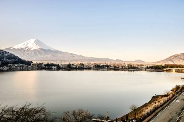 Mt. Fuji Kawaguchiko göl kar manzara, Mt. Fuji sonbahar içinde ünlü Japonya, turist insanlar çağrı Mt. Fuji Fuji, Fujisan,: Fujiyama, Fuji-san, Japonya olarak dağıdır