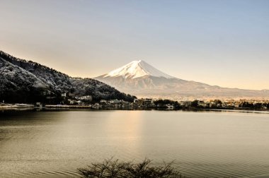 Mt. Fuji Kawaguchiko göl kar manzara, Mt. Fuji sonbahar içinde ünlü Japonya, turist insanlar çağrı Mt. Fuji Fuji, Fujisan,: Fujiyama, Fuji-san, Japonya olarak dağıdır