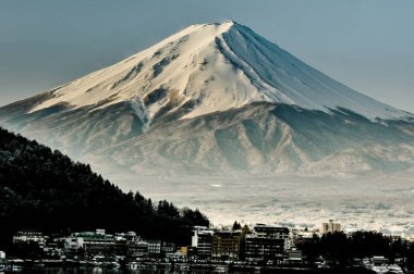 Mt. Fuji Kawaguchiko göl kar manzara, Mt. Fuji sonbahar içinde ünlü Japonya, turist insanlar çağrı Mt. Fuji Fuji, Fujisan,: Fujiyama, Fuji-san, Japonya olarak dağıdır