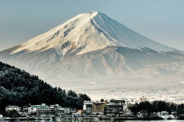 Mt. Fuji Kawaguchiko göl kar manzara, Mt. Fuji sonbahar içinde ünlü Japonya, turist insanlar çağrı Mt. Fuji Fuji, Fujisan,: Fujiyama, Fuji-san, Japonya olarak dağıdır