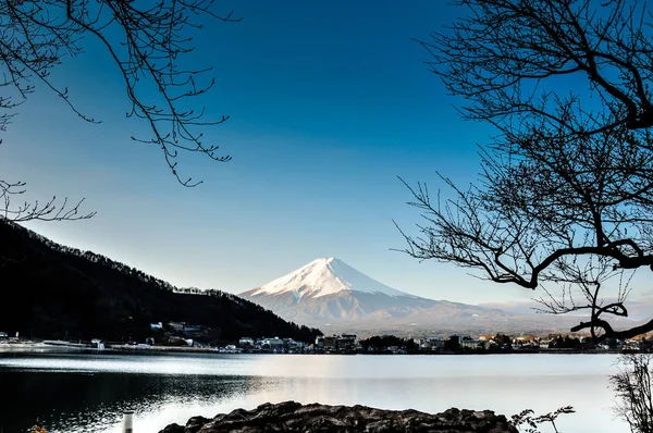 Mt. Fuji Kawaguchiko göl kar manzara, Mt. Fuji sonbahar içinde ünlü Japonya, turist insanlar çağrı Mt. Fuji Fuji, Fujisan,: Fujiyama, Fuji-san, Japonya olarak dağıdır