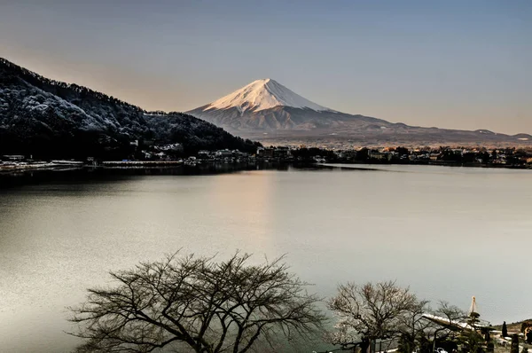 Mt. Fuji Kawaguchiko göl kar manzara, Mt. Fuji sonbahar içinde ünlü Japonya, turist insanlar çağrı Mt. Fuji Fuji, Fujisan,: Fujiyama, Fuji-san, Japonya olarak dağıdır