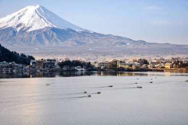 Mt. Fuji Kawaguchiko göl kar manzara, Mt. Fuji sonbahar içinde ünlü Japonya, turist insanlar çağrı Mt. Fuji Fuji, Fujisan,: Fujiyama, Fuji-san, Japonya olarak dağıdır