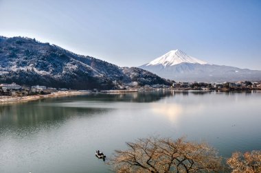 Mt. Fuji Kawaguchiko göl kar manzara, Mt. Fuji sonbahar içinde ünlü Japonya, turist insanlar çağrı Mt. Fuji Fuji, Fujisan,: Fujiyama, Fuji-san, Japonya olarak dağıdır