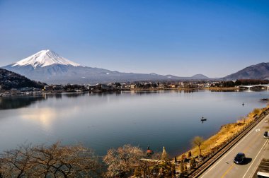 Mt. Fuji Kawaguchiko göl kar manzara, Mt. Fuji sonbahar içinde ünlü Japonya, turist insanlar çağrı Mt. Fuji Fuji, Fujisan,: Fujiyama, Fuji-san, Japonya olarak dağıdır