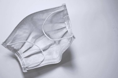 Grip ve Covid19 'a karşı korunmak için B & W renginde tıbbi maske. Cerrahi koruyucu maske. Tıbbi solunum bandajı yüz, virüsün yayılmasını önleme, salgın, pm2.5, Corona Virüsü