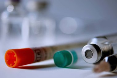 Aşı enjeksiyonuna, kanser tedavisine, ağrı tedavisine hazır olup yasadışı kullanım, sağlık sigortası ve tıbbi konsept aşısı için de kullanılabilir..