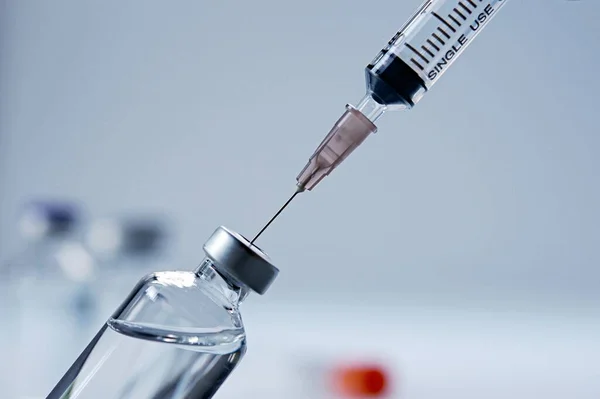 Şırınga ve tüplerdeki ilaçlar, aşı, kanser tedavisi, ağrı kesici ve ayrıca yasadışı kullanım, sağlık ve tıbbi konsept aşısı için de kullanılabilir..