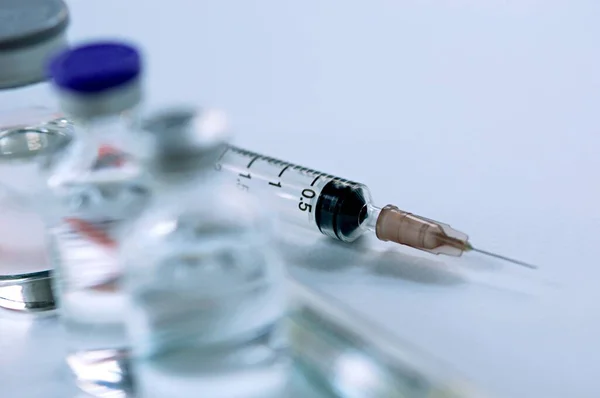 Léky Injekčních Lahvičkách Injekční Stříkačce Připravené Vakcinaci Léčba Rakoviny Léčba — Stock fotografie