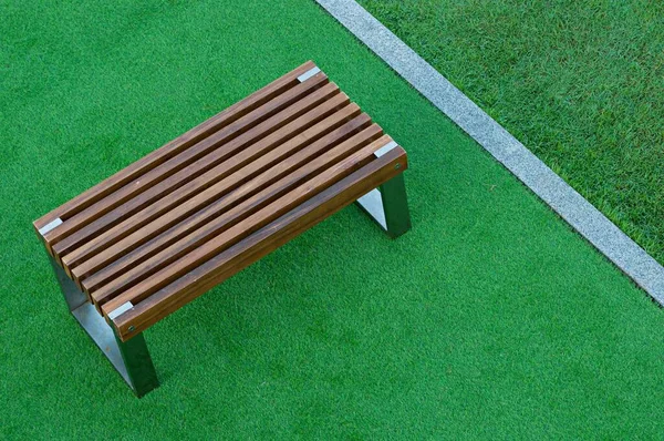 Yapay çimenler, evin etrafındaki çimlerin mimari tasarımı, yapay çimenler, sahte çimenler.