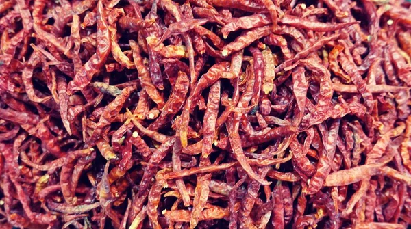 食べ物の背景としてチリをたくさん チリペッパー 赤の背景 市場で唐辛子 — ストック写真