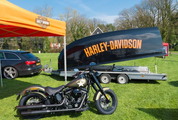 Harley-davidson moteur et remorque — Photo