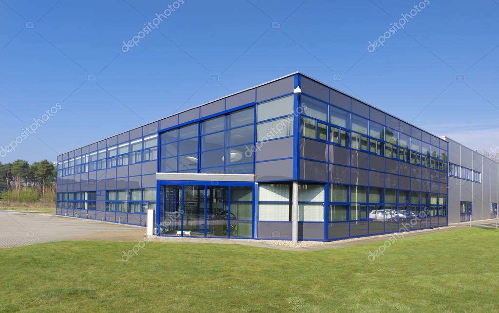 Moderne Bürogebäude — Stockfoto © hansenn #131002790