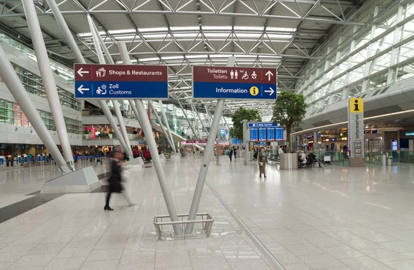 Terminal dell'aeroporto di Dusseldorf — Foto Stock