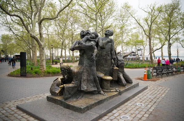 Immigrants memorial in battery park — Stock Photo, Image