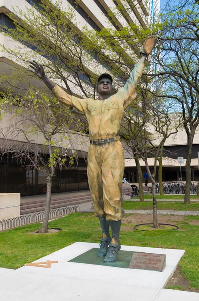 Jackie robinson statue — Stock Photo, Image