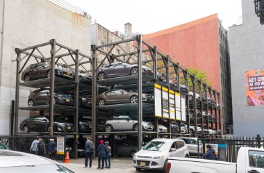 New York'ta yükseltilmiş otopark