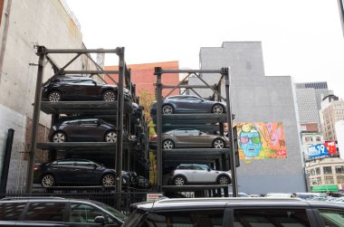 New York'ta yükseltilmiş otopark