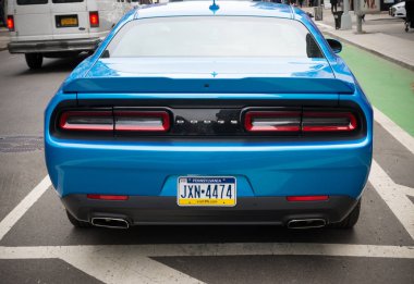 Mavi dodge challenger