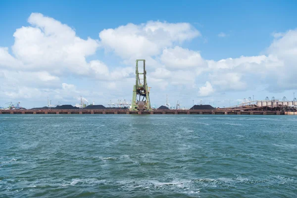 Harbor crane in rotterdam — Stock Photo, Image
