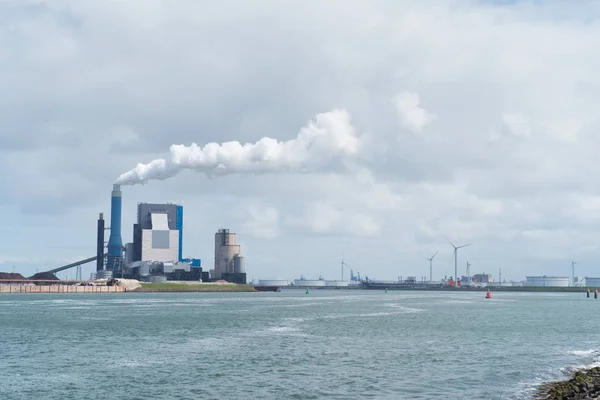 Rauchende Schornsteine in Rotterdam — Stockfoto