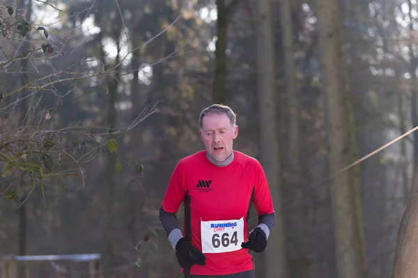 Läufer im Wald — Stockfoto