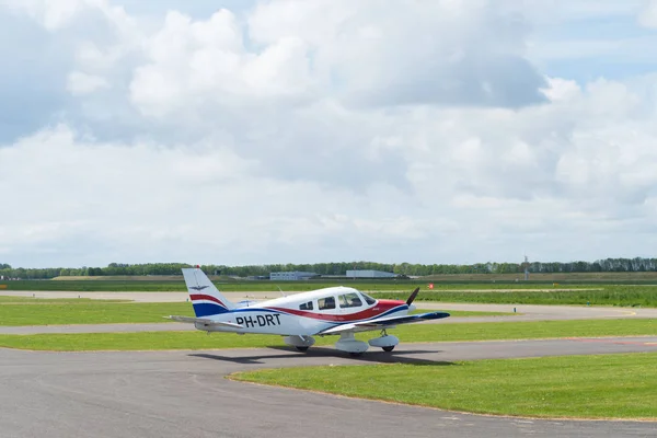 Partida de aeronaves ligeiras — Fotografia de Stock