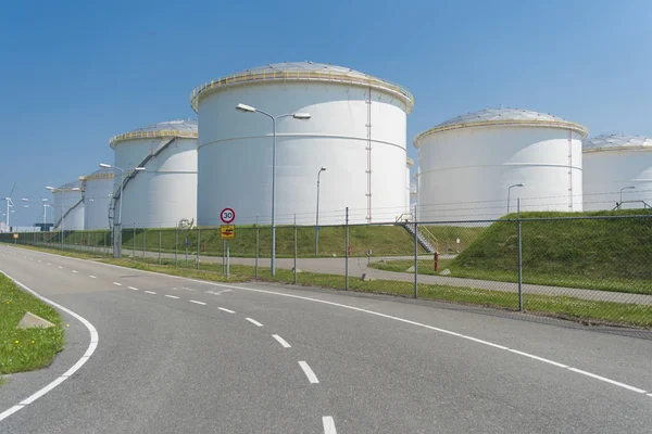 Olie-opslag in de haven van amsterdam — Stockfoto
